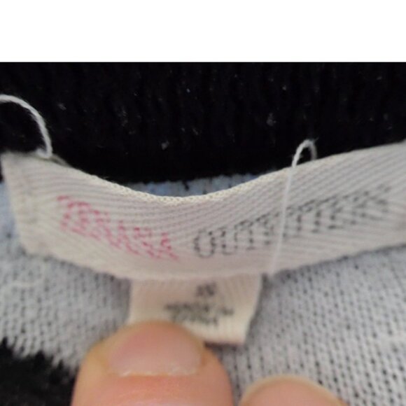 Black sweater, skulls pattern, size small - Picture 5 of 5